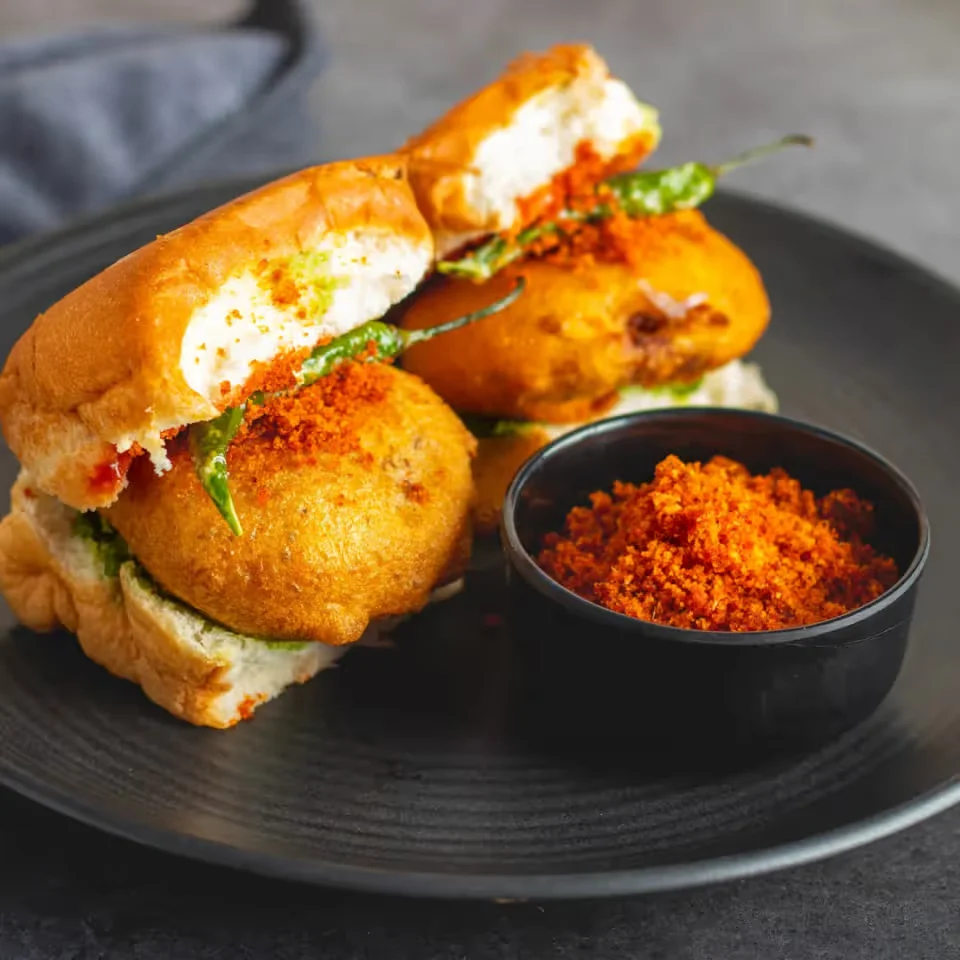 Beyond the Classic: How Anand Vada Pav Revolutionized Mumbai’s Street Food Since 1984